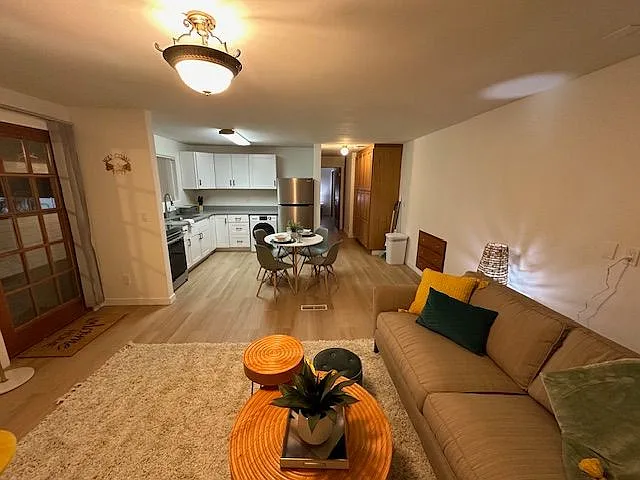 702 S 48th Ave — Photo 30
