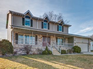 235 Lake Vista Dr, Porter, IN 46304