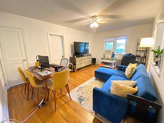 4th image of 605 N Irving St APT 25