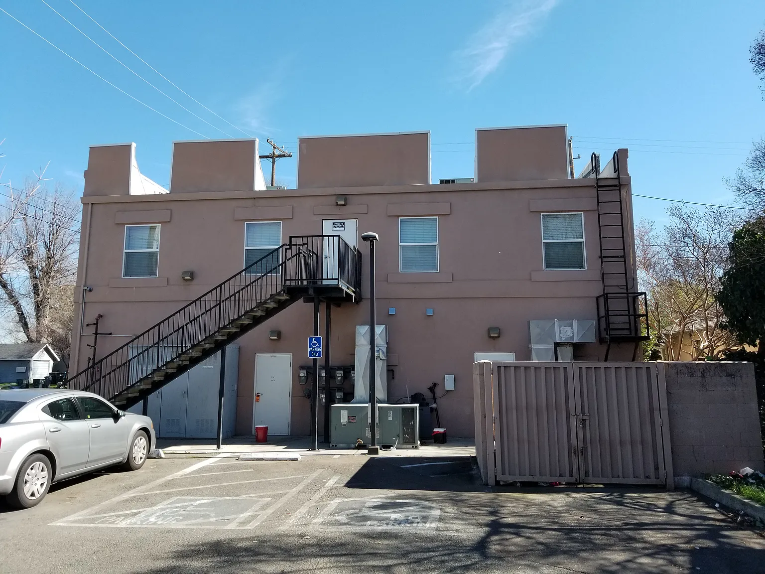 2 bed, 600 sqft, $1,050 — Photo 2