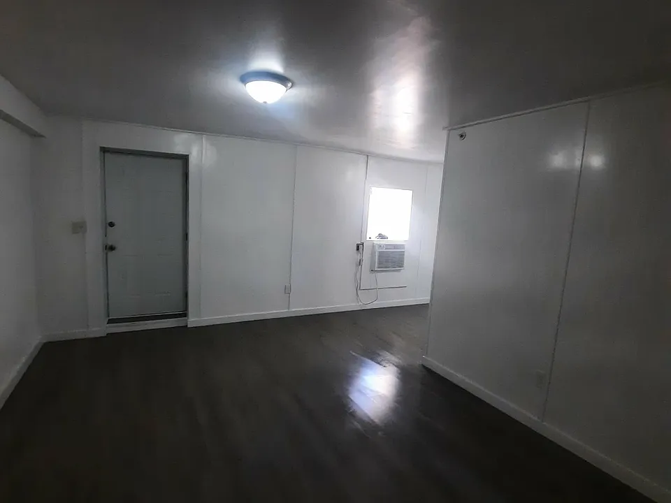 610 S Main St #5