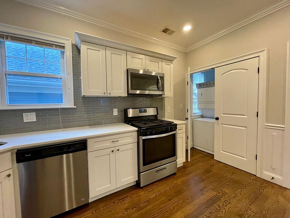 Kitchen & laundry