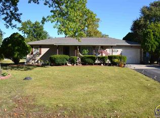 527 W 9th St, Lyndon, KS 66451