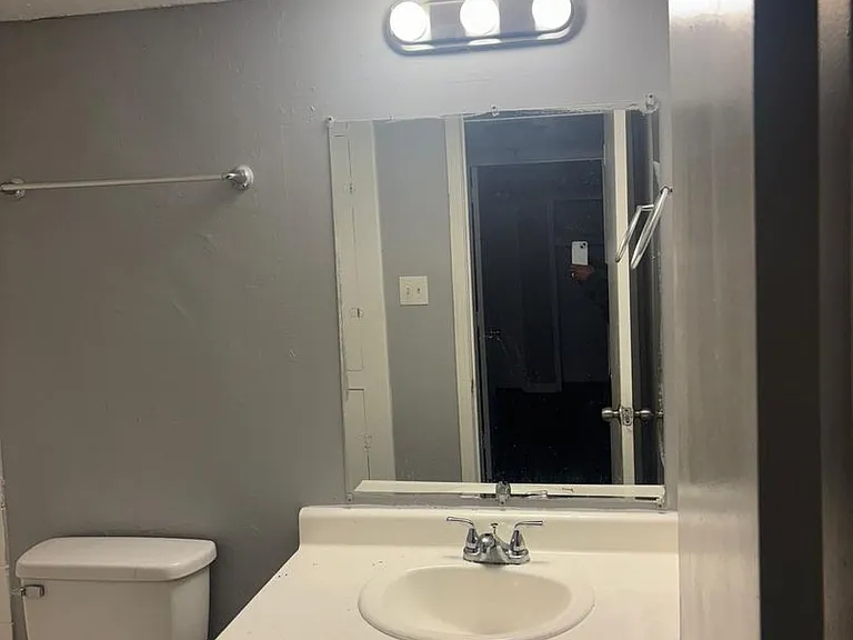 225 W McDowell Rd — Photo 21