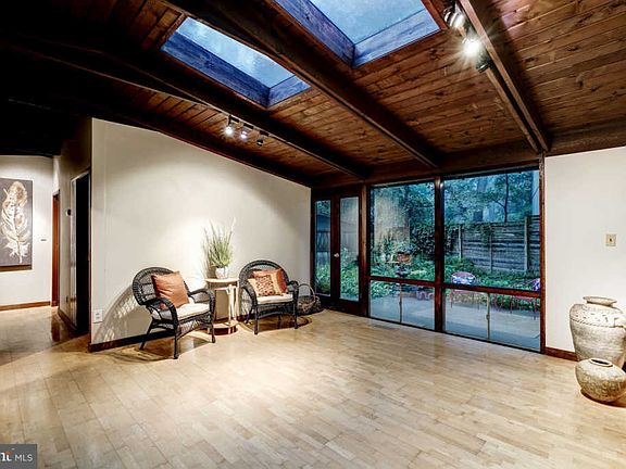 5th image of 3319 Executive Ave