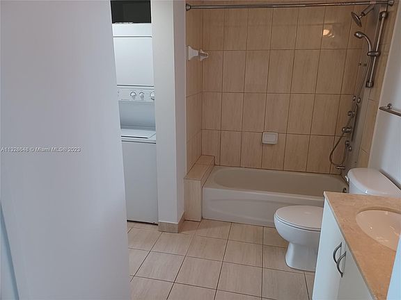 4th image of 1750 N Bayshore Dr APT 3711