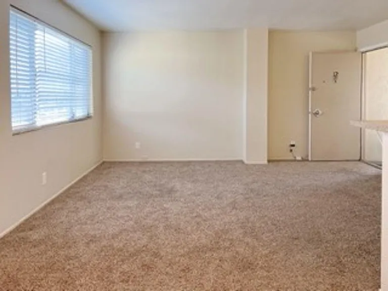 Berkeley Apts — Photo 13
