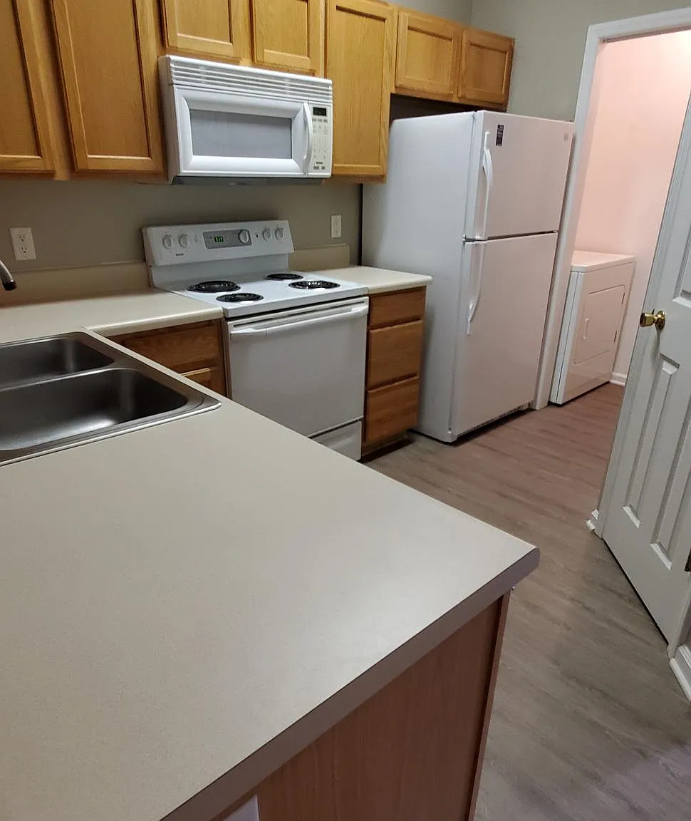 2 bed, 935 sqft, $1,295 — Photo 4
