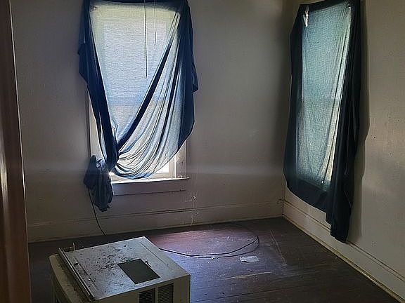 5th image of 1314 W 2nd St