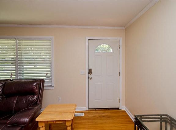 5th image of 4048 Woodcrest Dr