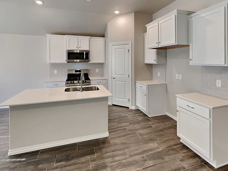 9000 NW 127th St — Photo 12