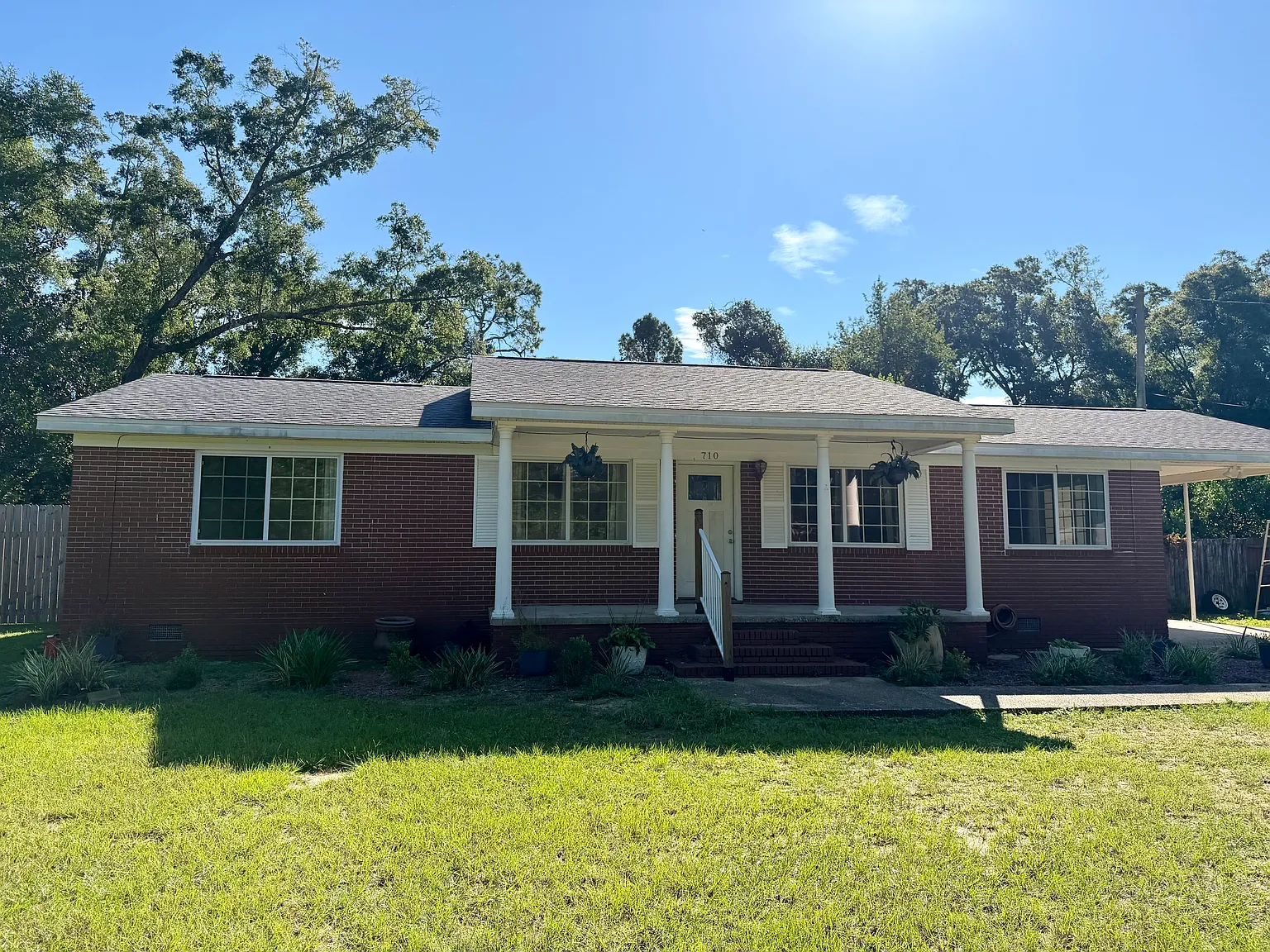 3 bed, 1350 sqft, $2,200 — Photo 2