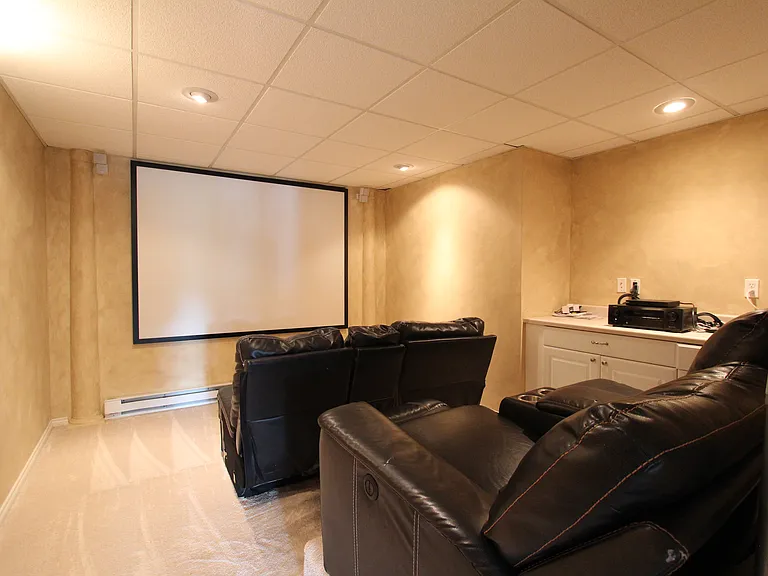 18547 Clairmont Cir E — Photo 25