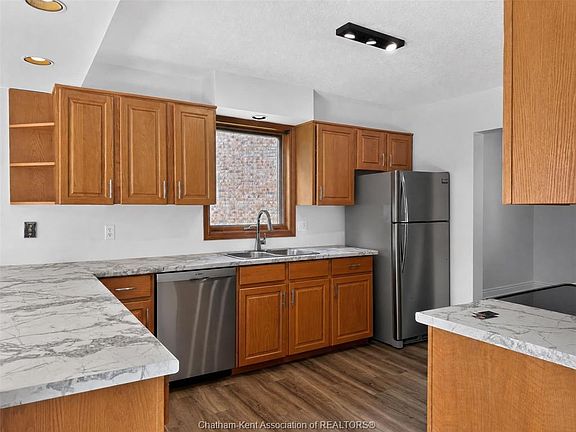 2nd image of 102 Northern Pine Pl