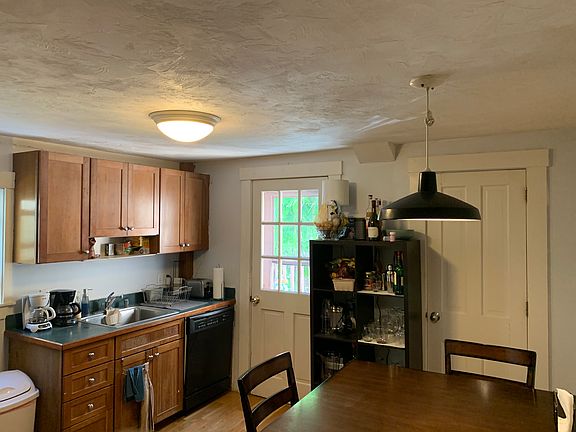 4th image of 240 Charles St #3