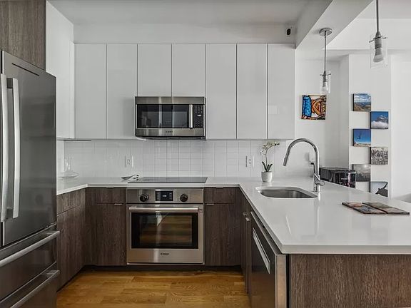 3rd image of 806 De Kalb Ave #5D