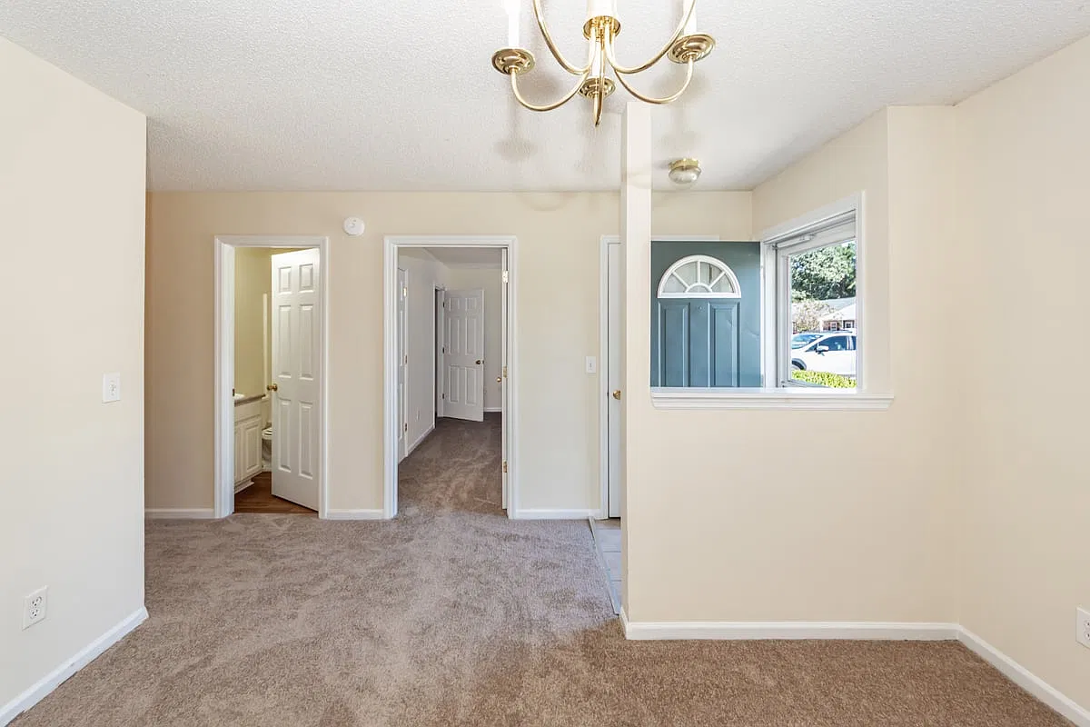 1621 Dexter Lane — Photo 4