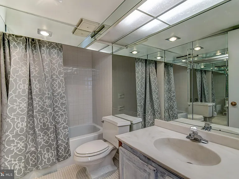 1800 Old Meadow Rd #1510 — Photo 10
