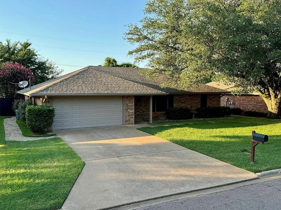 1st image of 2211 Arapaho Dr