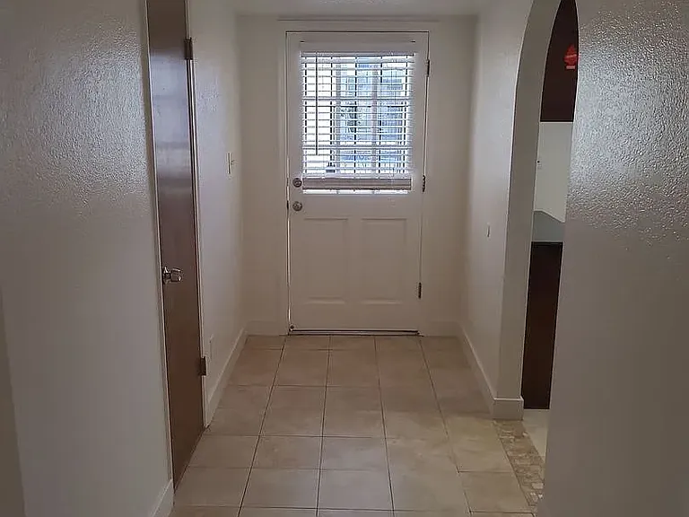 552 N Emerson St — Photo 9