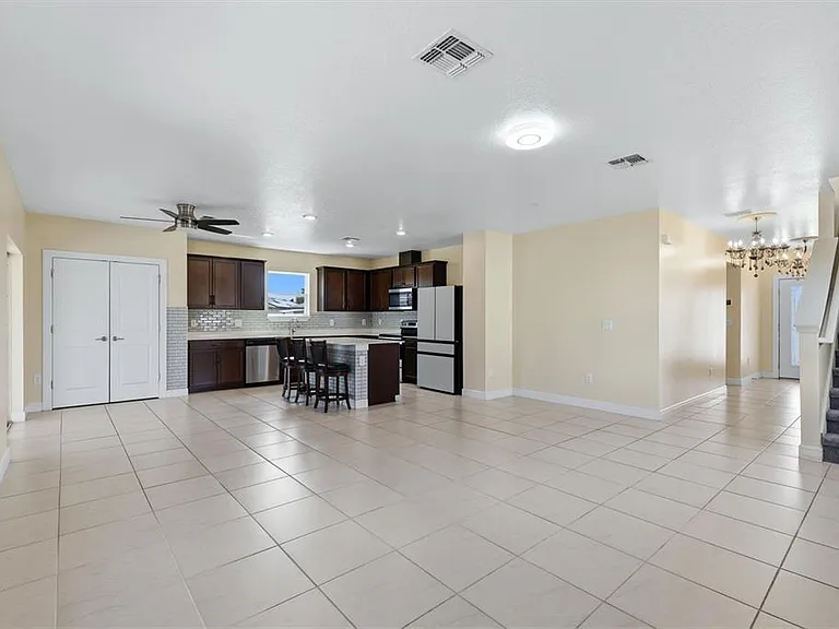 9108 Royal River Cir — Photo 12