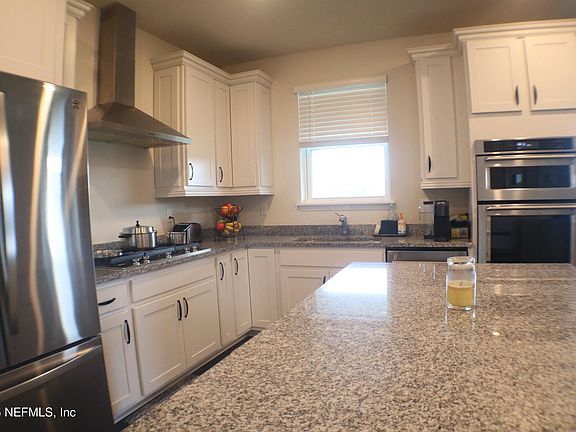 3rd image of 250 Myrtle Oak Ct