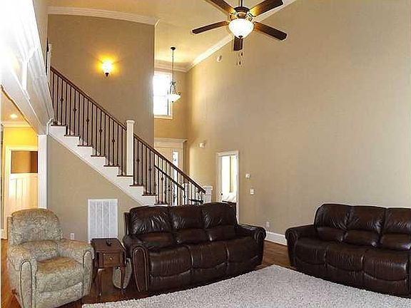 3rd image of 6769 Stockham Ln