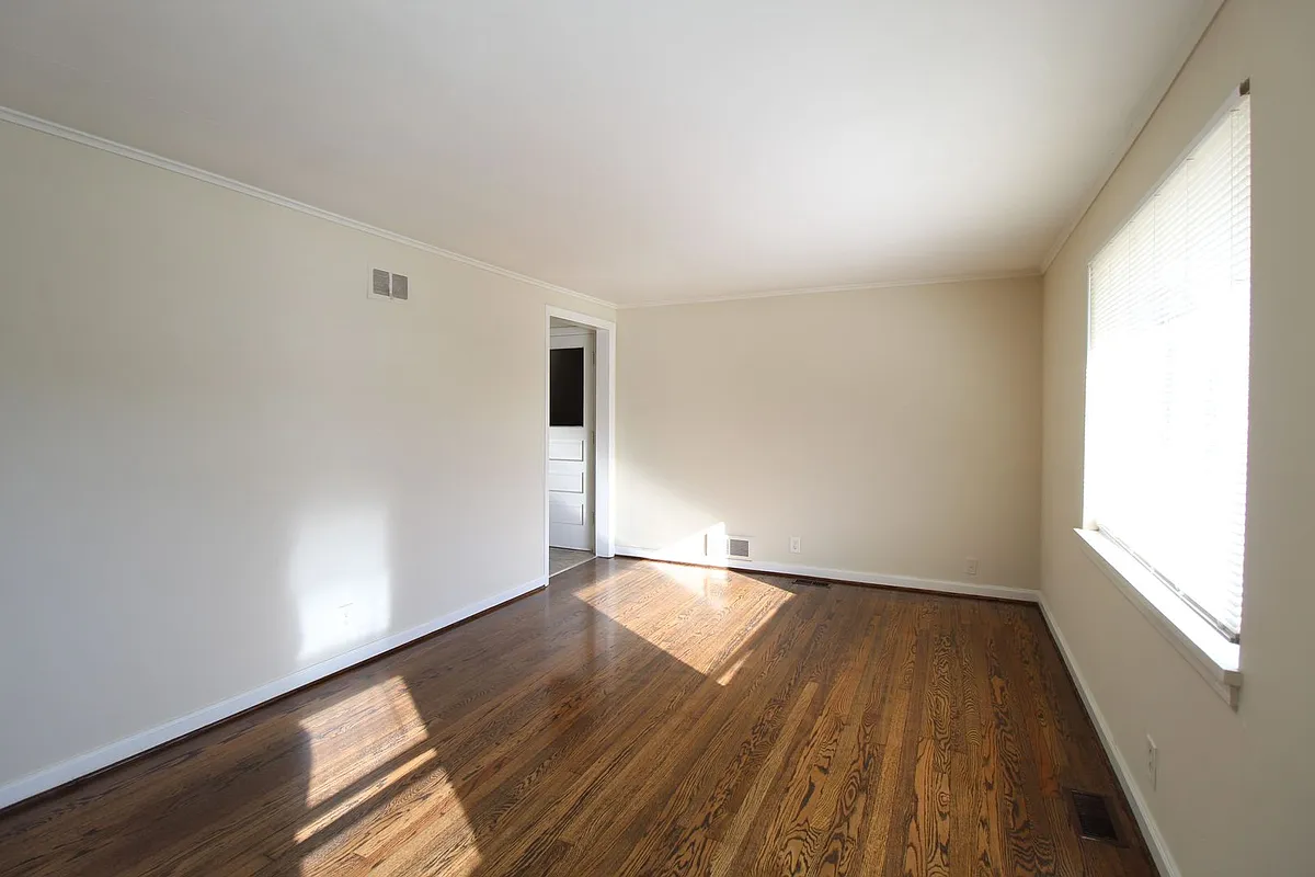 Building Photo - 2 E 85th St