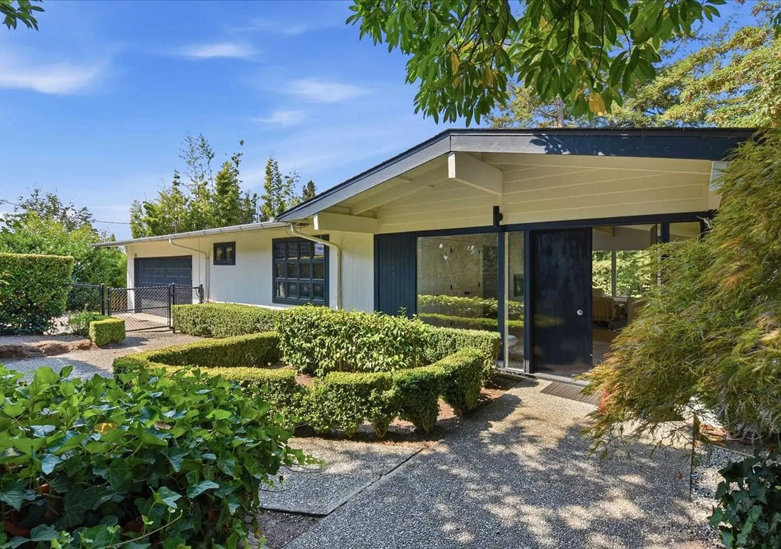 4bd/3.5ba Medina Home — Photo 1