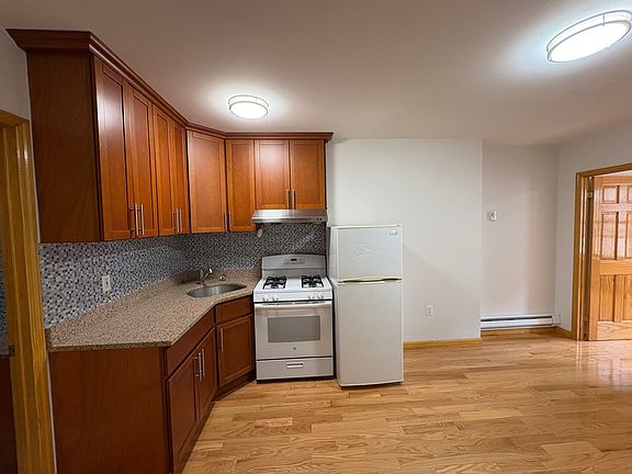5th image of 38 Ludlow St APT 15