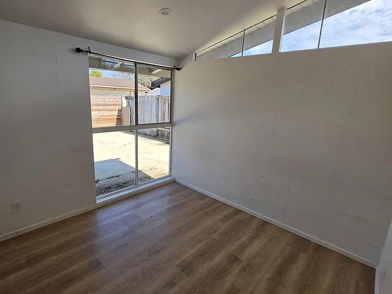 N Daisy St — Photo 10