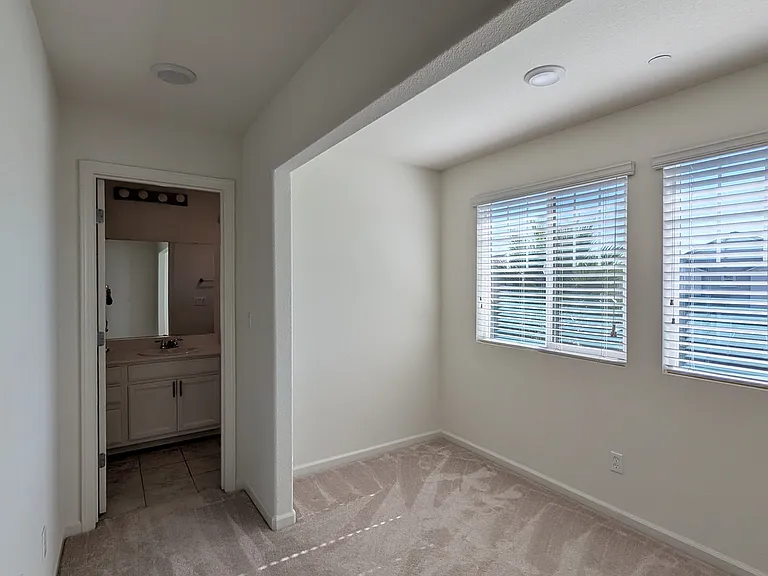 509 Glory Ct — Photo 4