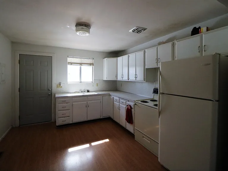 263 W Duplex — Photo 2