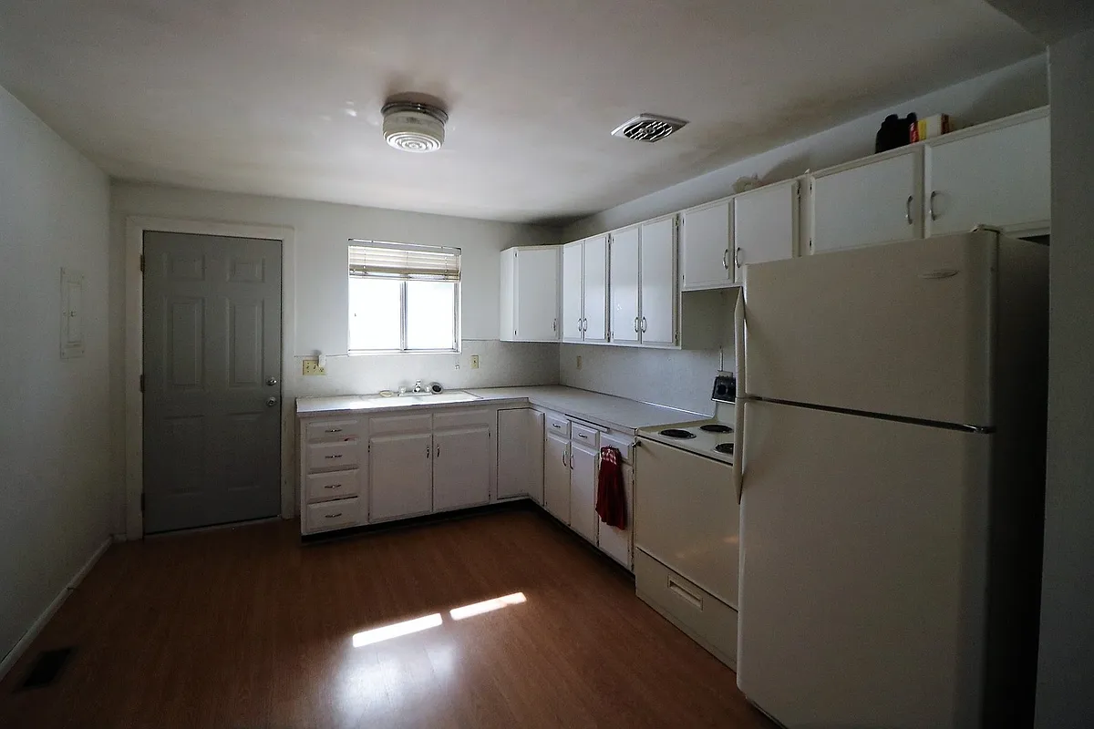 Building Photo - 263 W Duplex
