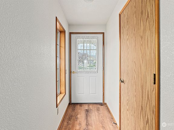 3rd image of 1171 A Tennyson Drive