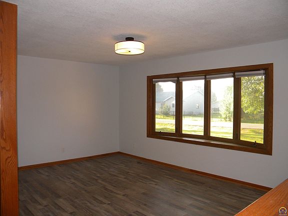 2nd image of 104 Douglas St