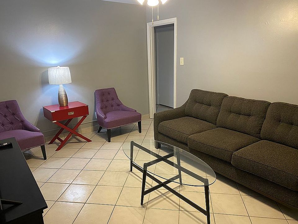 1st image of 810 Clarendon St APT 2