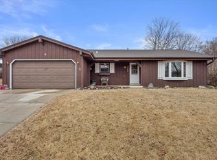 3342 W Southwood Dr, Franklin, WI 53132