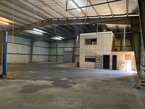 4th image of 1550 Pine Ave