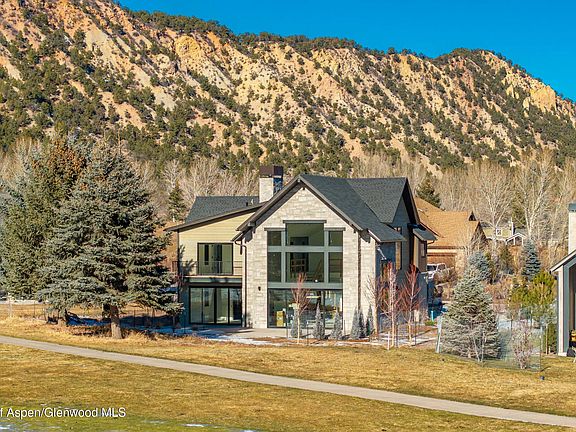 3rd image of 589 Saddleback Rd