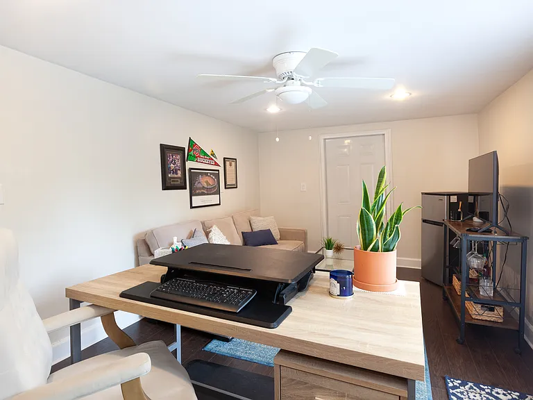 2319 Bay St — Photo 24