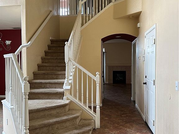 4th image of 491 Hydrangea Ct