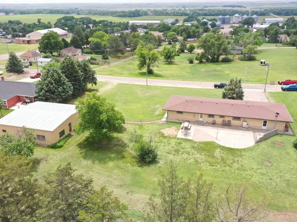 603 Hitchcock St, Stratton, NE 69043