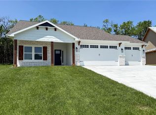 1126 Bluestem Cir, Baldwin City, KS 66006