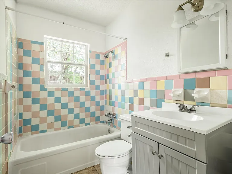 918 E 50th St #B — Photo 10