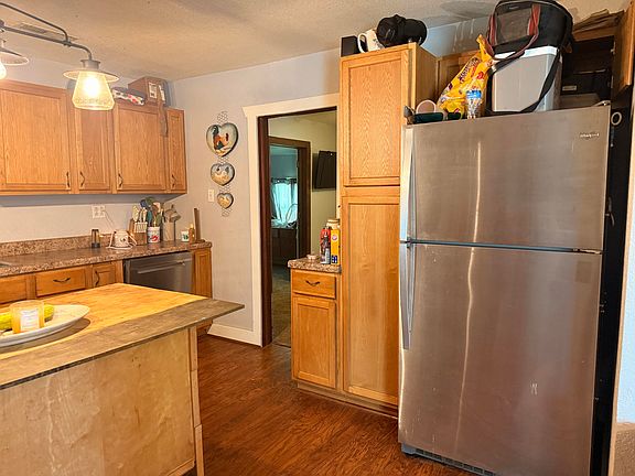 4th image of 440 W 1st Street