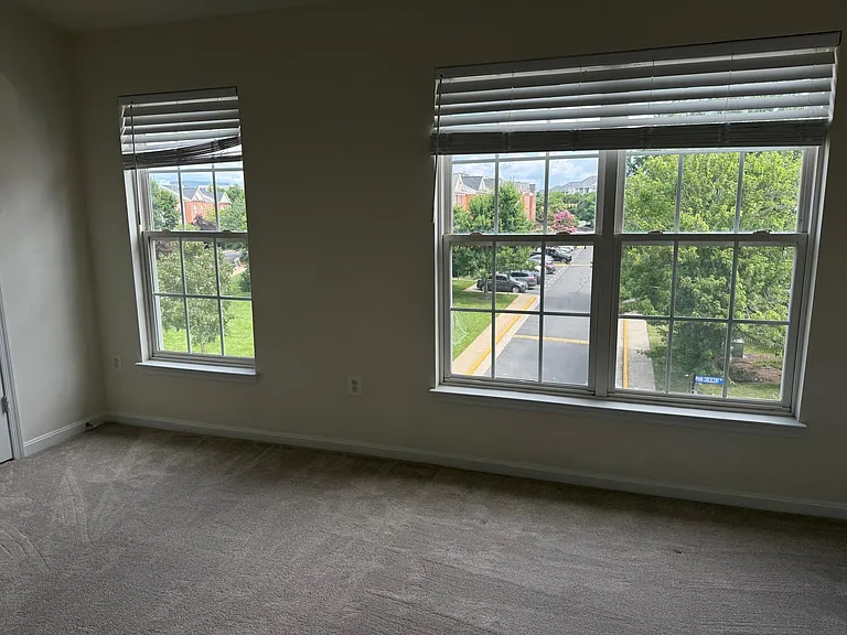 13129 Park Crescent Cir — Photo 34