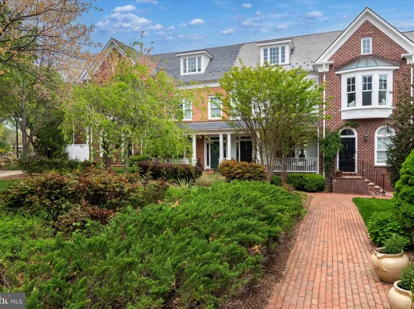 967 Powhatan St, Alexandria, VA 22314