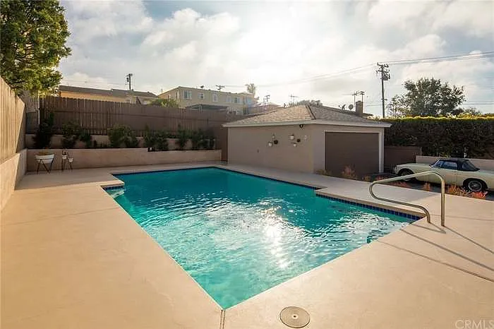 1510 Voorhees Ave — Photo 4