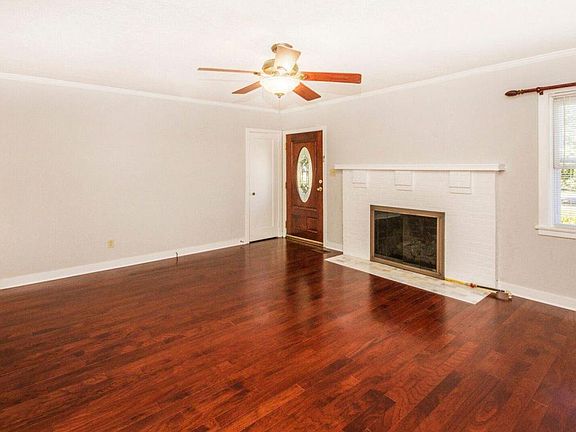 5th image of 1906 Maple Dr
